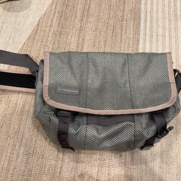 Timbuk2 Gray and Light Pink Herringbone X-Small Classic Messenger Bag - EUC - Picture 1 of 3